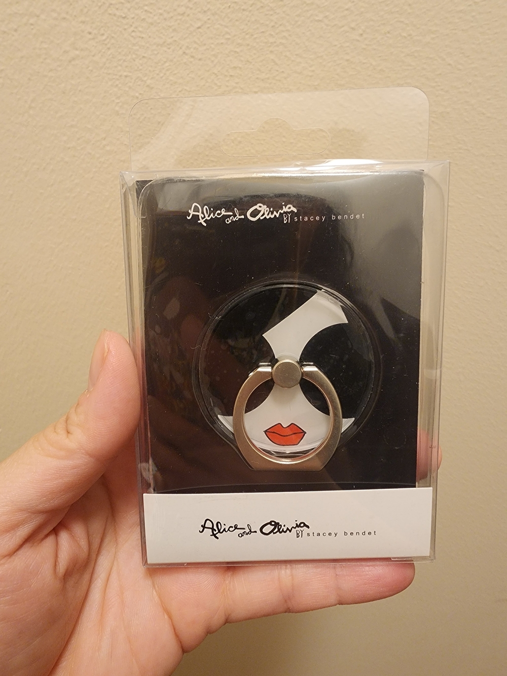 Alice + Olivia Black Phone Ring Holder with Red Lip Motif